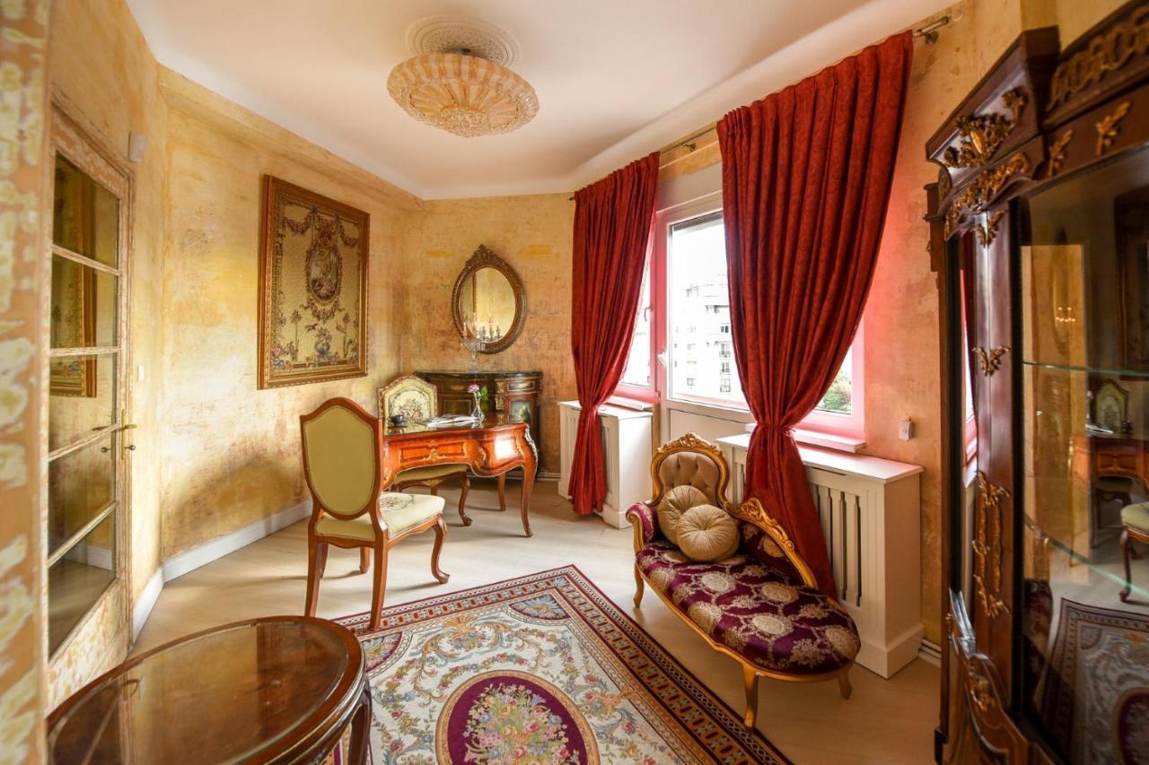 Baroque Splendor: Breathtaking Views & Design Lägenhet Bukarest Exteriör bild