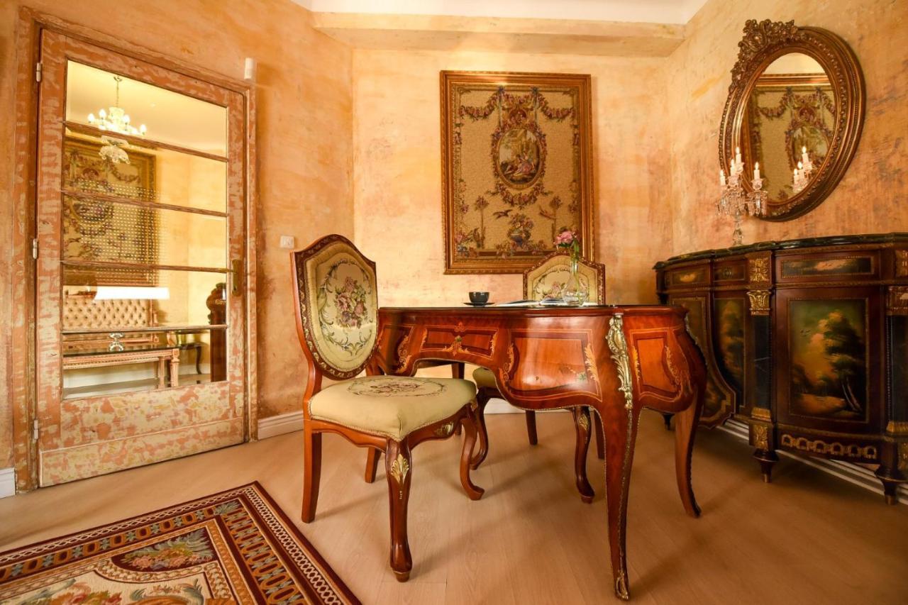 Baroque Splendor: Breathtaking Views & Design Lägenhet Bukarest Exteriör bild