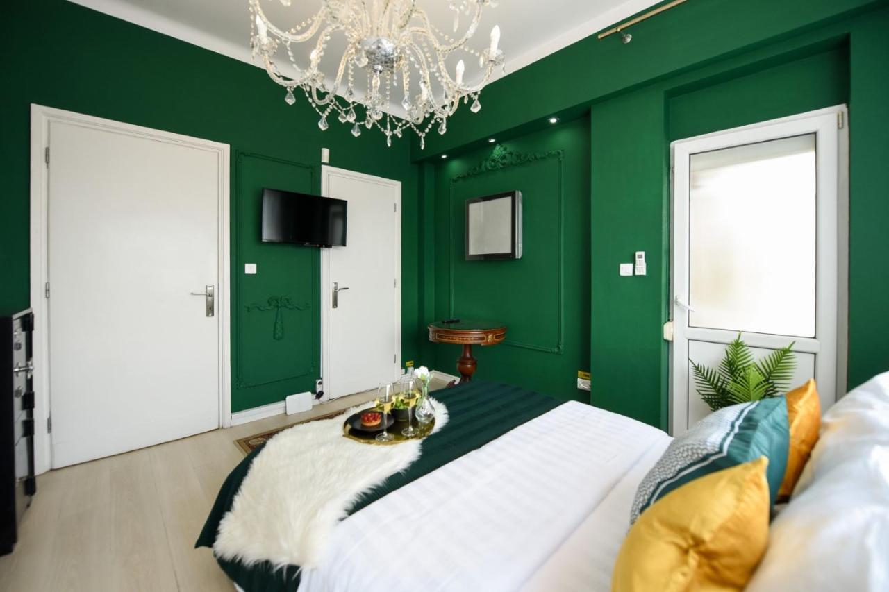Baroque Splendor: Breathtaking Views & Design Lägenhet Bukarest Exteriör bild