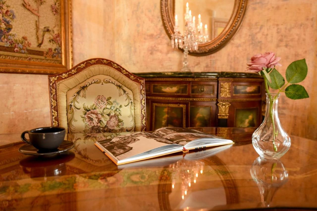 Baroque Splendor: Breathtaking Views & Design Lägenhet Bukarest Exteriör bild
