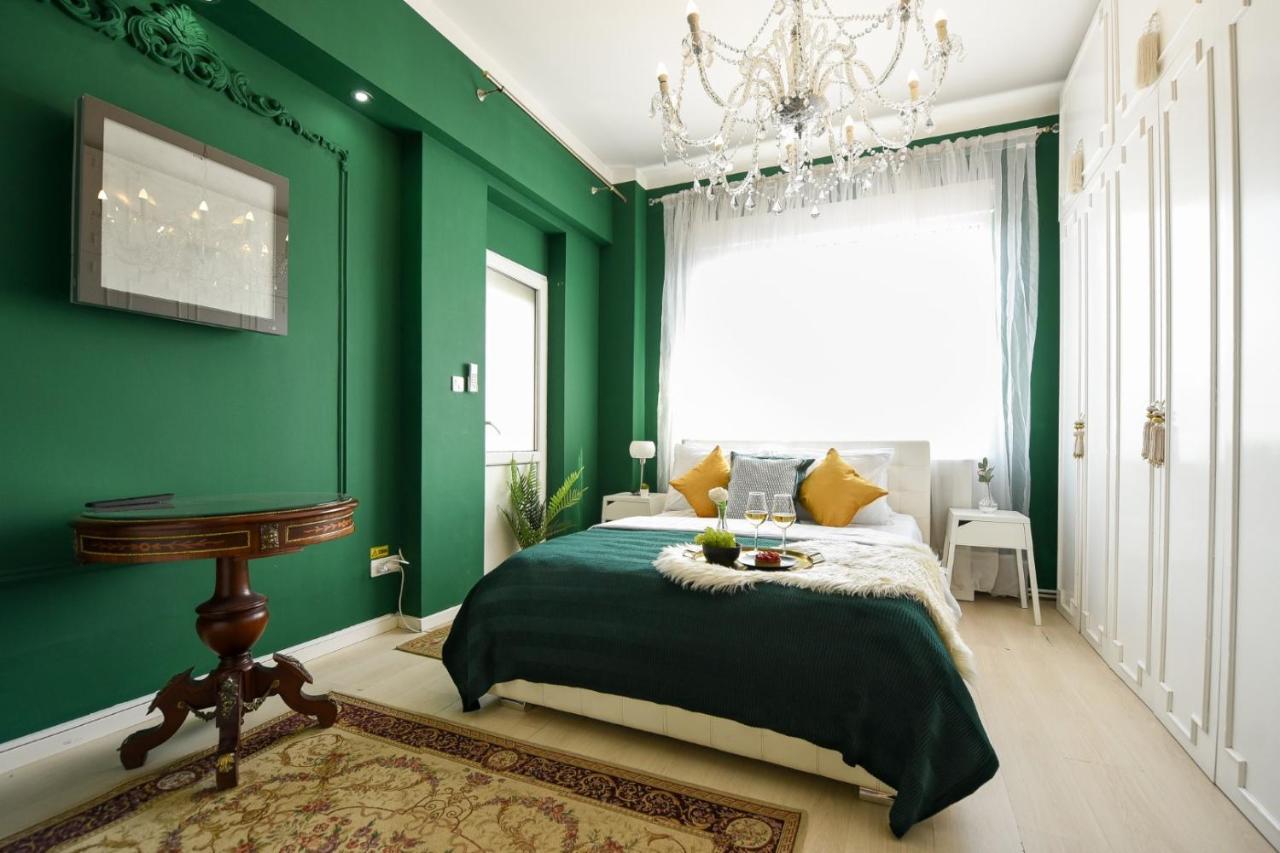 Baroque Splendor: Breathtaking Views & Design Lägenhet Bukarest Exteriör bild